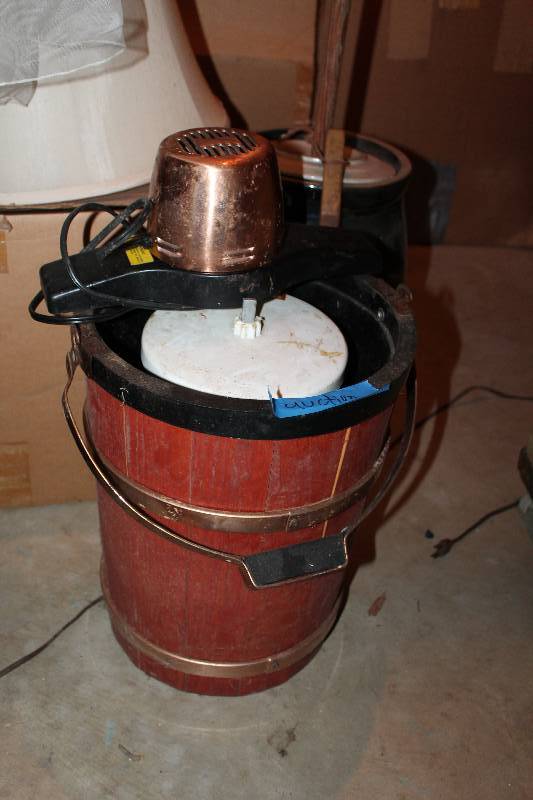 Montgomery Ward 6-Quart Signature Ice Cream Freezer