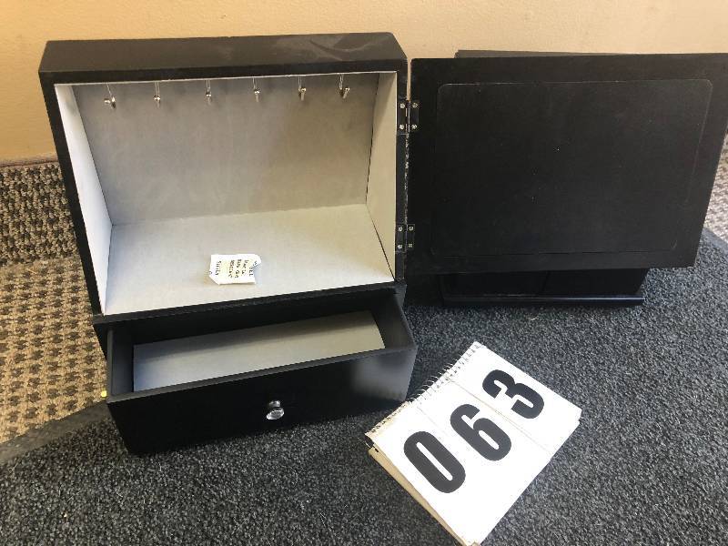 lot 63 image: Lot of (2) Jacqueline Smith Jewelry Boxes