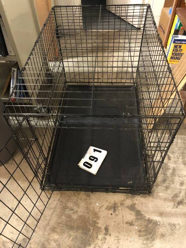 lot 91 image: Large Metal Folding Dog Crate