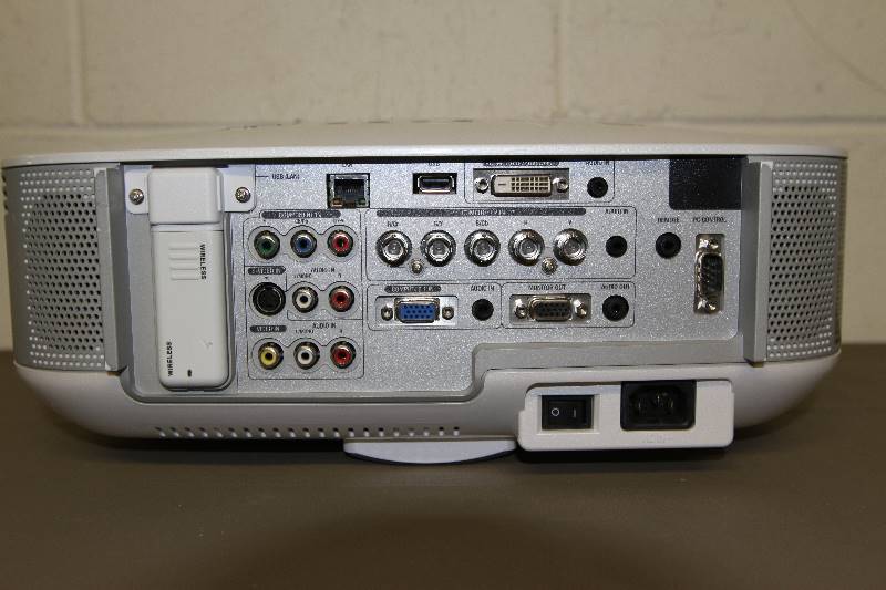 NEC Widescreen WXGA Conference Room  Home Theater Projector (Projection Issue)