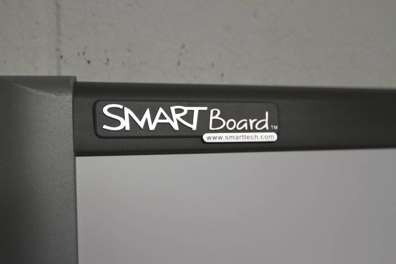 Smart Technologies SmartBoard Interactive Electronic White Board