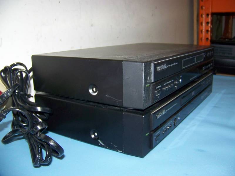 (2) Toshiba, DVD  CD Players