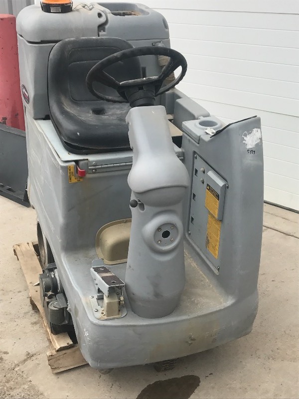 Advance Floor Scrubber
