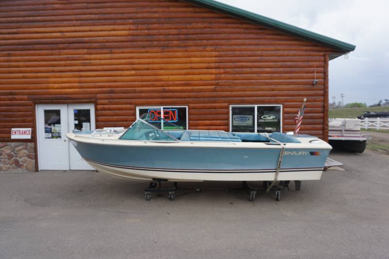 1981 century resorter 18' fiberglass runabout inboard boat