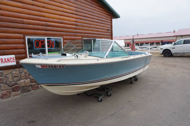 1981 century resorter 18' fiberglass runabout inboard boat