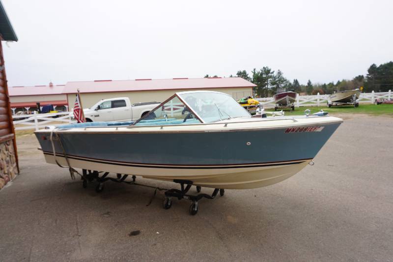 1981 century resorter 18' fiberglass runabout inboard boat