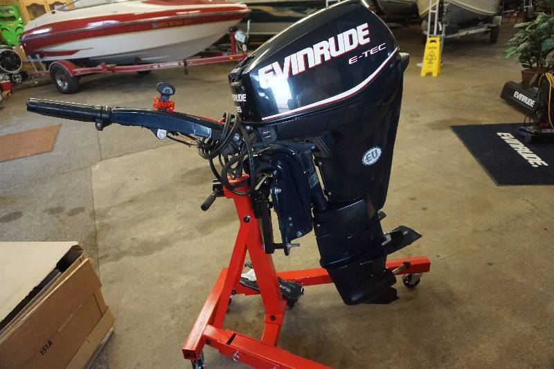 lot 7 image: 2009 Evinrude E-Tec 25 hp Outboard Motor