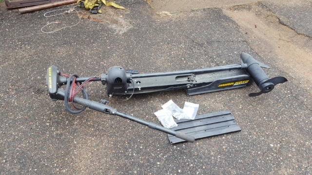lot 6 image: MinnKota Maxxum 70 lb Thrust 24 Volt Bow Mount Trolling Motor