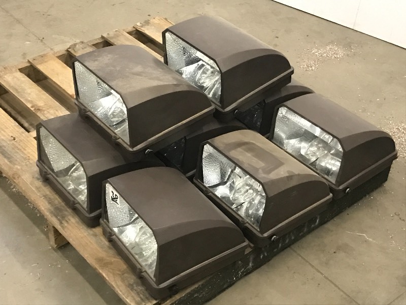 Lot Of (8) Commercial Outdoor Light...