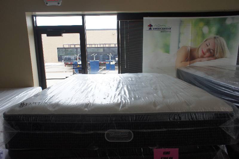 lot 15 image: NEW - KING SIZE - Simmons Beautyrest - GOLDEN GATE - LUXURY FIRM PILLOWTOP - MATTRESS MSRP $2799.99