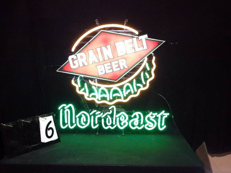 lot 6 image: Grainbelt Nordeast Beer bottle cap neon