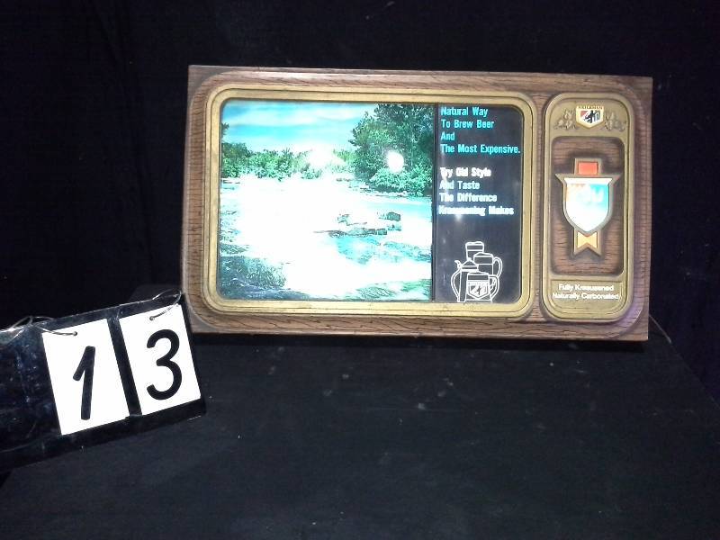 lot 13 image: Old Style Beer scrolling light up sign