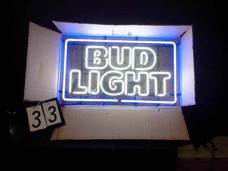 lot 33 image: Bud Light beer iconic neon sign