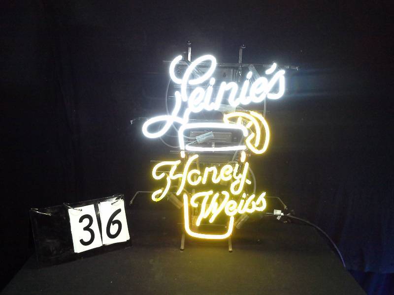 lot 36 image: Leinenkugels Leinies Honeyweiss beer neon sign