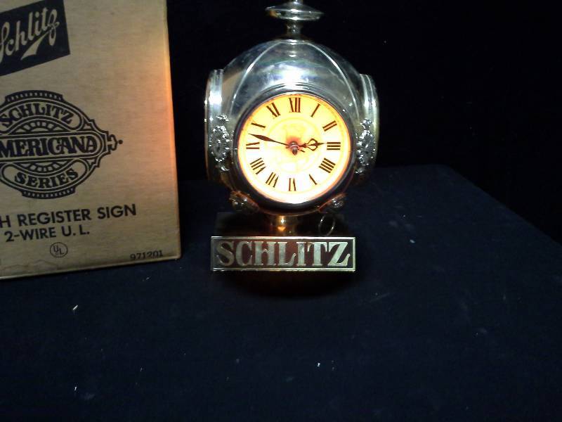 lot 108 image: Schlitz light up clock