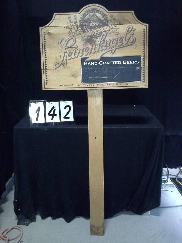 lot 142 image: Leinenkugels wood sign