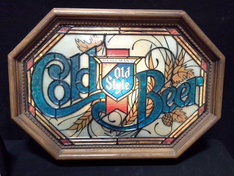 lot 80 image: Old Style Cold Beer plastic light up