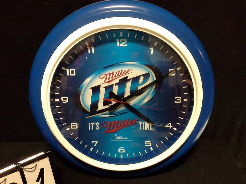 lot 101 image: Miller Lite clock