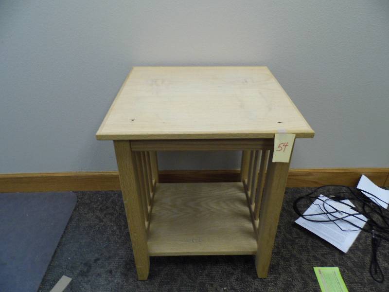 lot 54 image: End Table