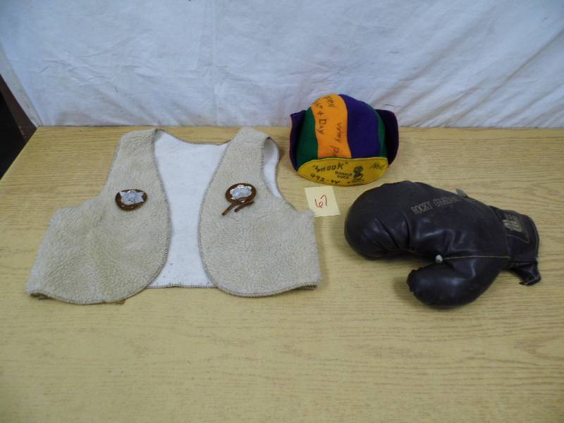 lot 67 image: Vintage Kids Vest - Donald Duck Hat - Boxing Glove