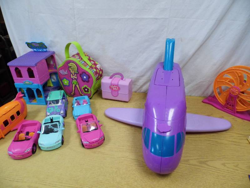 lot 73 image: Polly Pocket Toys