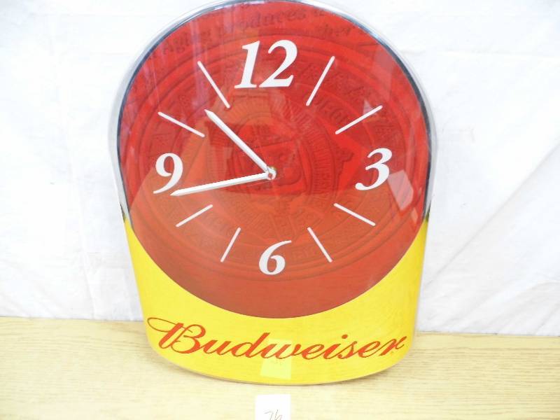 lot 76 image: Budweiser Clock