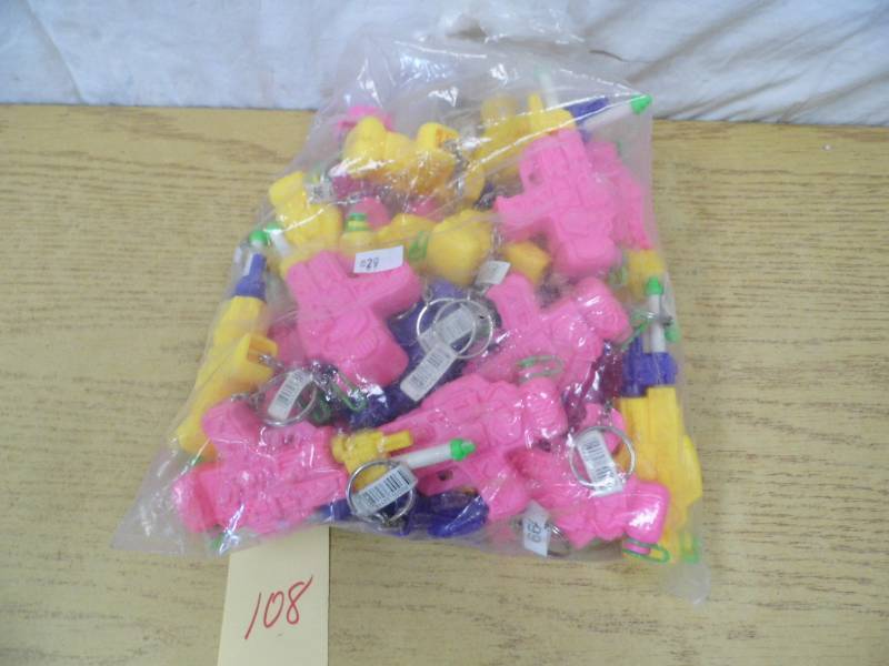 lot 108 image: Squirt Guns