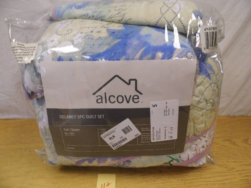 lot 112 image: Quilt Set