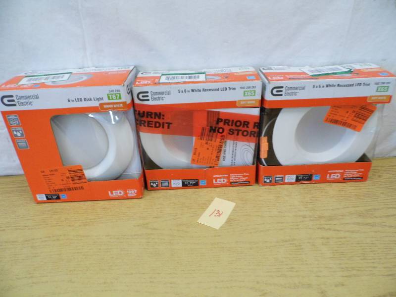 lot 131 image: Recessed Light Trim