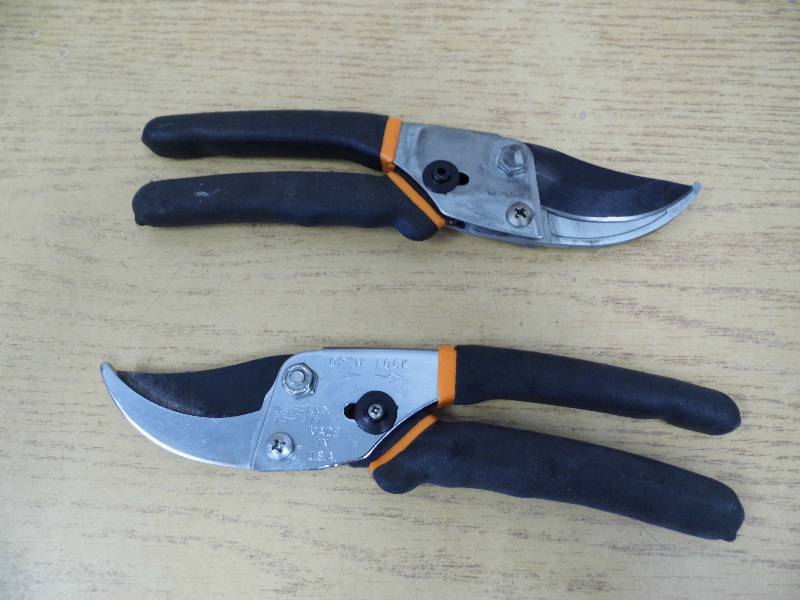 lot 175 image: 2 Pair of Fiskars Bypass Cutters