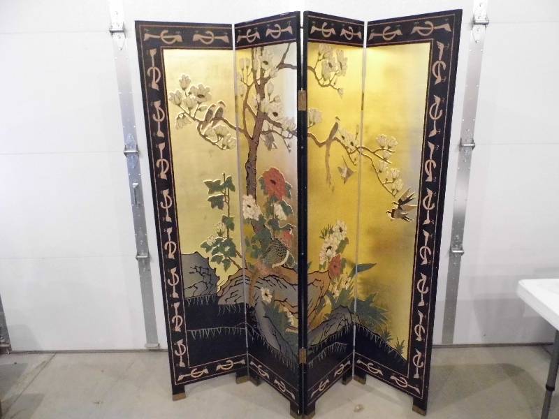 lot 195 image: Oriental Screen