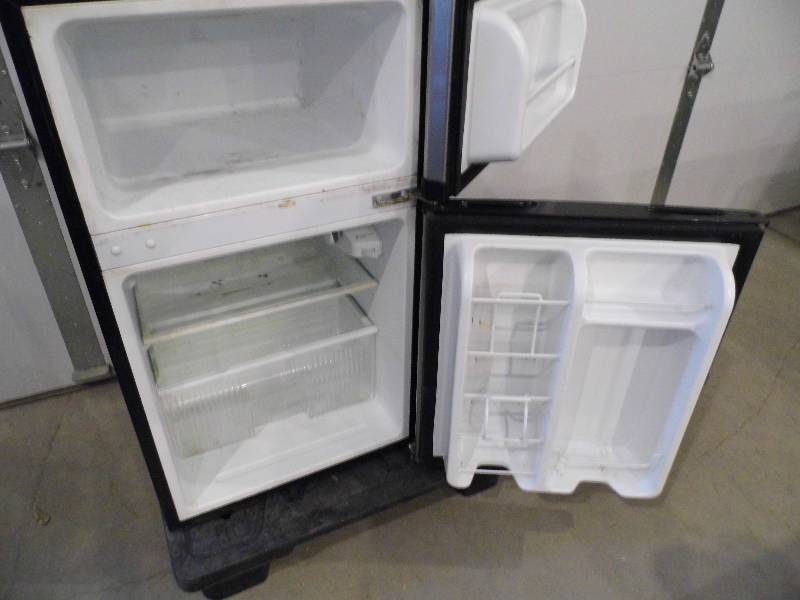 lot 198 image: Kenmore Mini Fridge