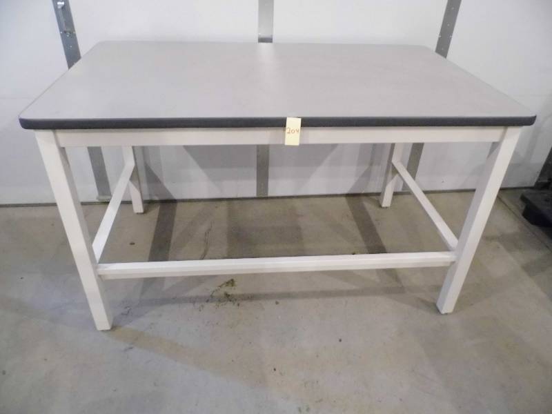 lot 204 image: Table