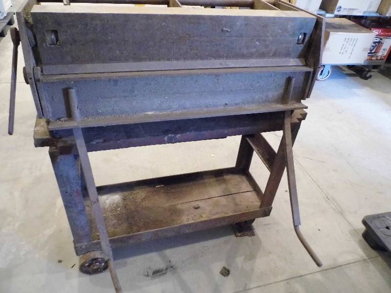 lot 206 image: Metal Brake