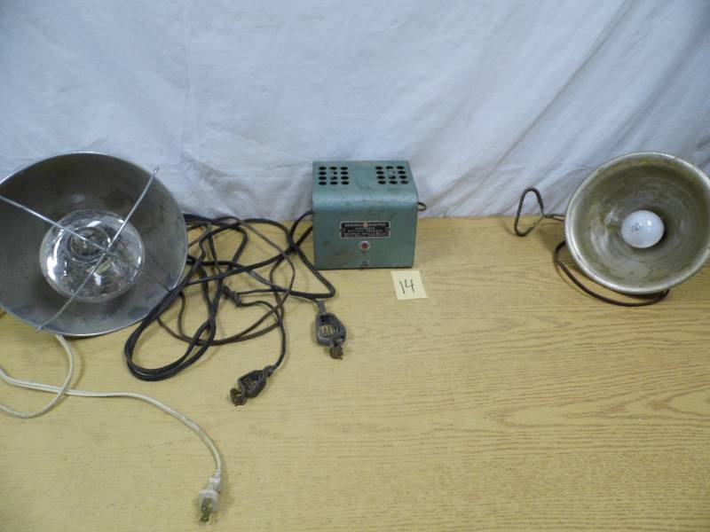 GE Battery Charger - 2 Lights