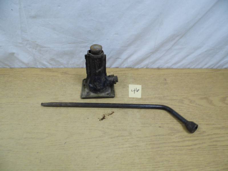 Jack w Tire Iron - Skill Saw (No battery)