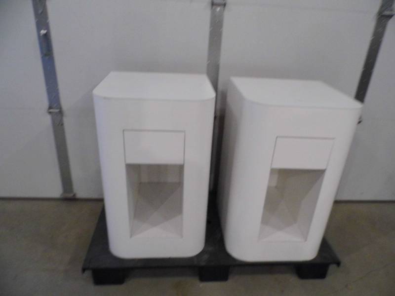 2 Nightstands
