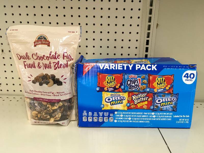 lot 62 image: NABISCO VARIETY BLUE BOX 401.0 Z, RETAIL $10.99 AND DARK CHOCOLATE FIG,FRUITNUT 21.5OZ, RETAIL $9.99