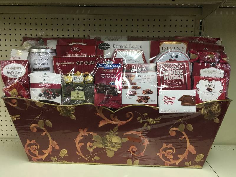 lot 77 image: HOLIDAY EXTRAVAGANZA 149Z GIFT BOX OF CHOCOLATES, COOKIES AND MORE, RETAIL $99.99