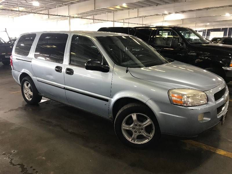 lot 15 image: 2007 Chevrolet Uplander LS