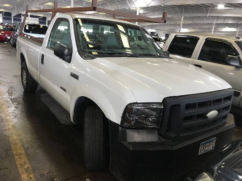 lot 16 image: 2006 Ford F-250 XL Diesel Work Truck