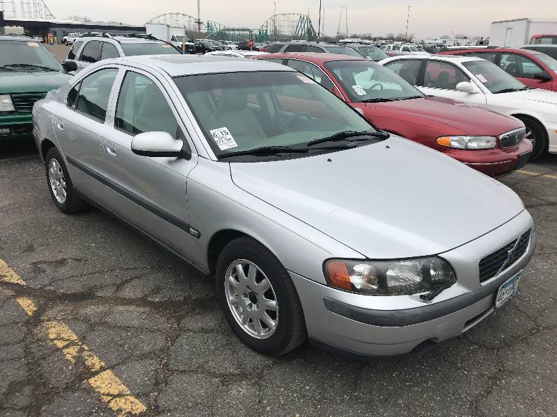 lot 20 image: 2001 Volvo S60