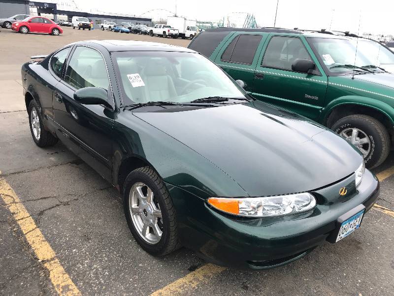 lot 22 image: 2002 Oldsmobile Alero GLS