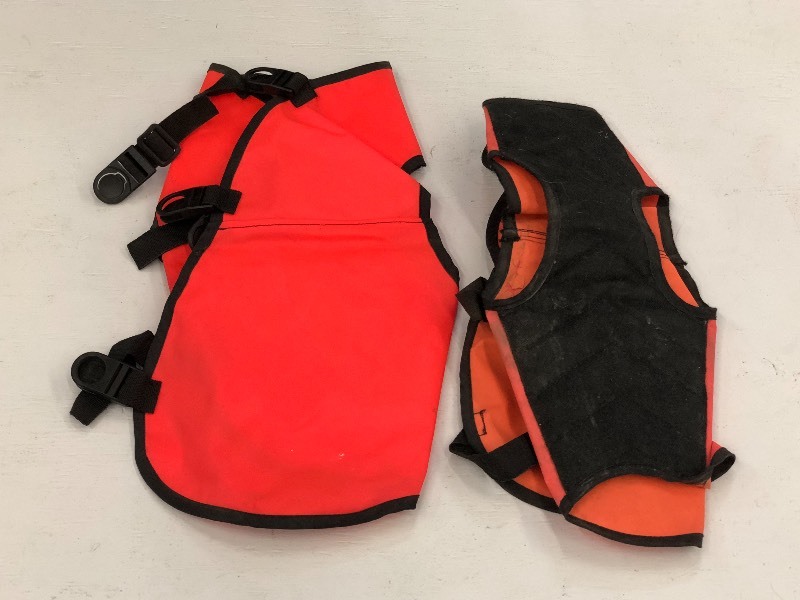 lot 9 image: Lucky Dog Size ML Blaze Orange Dog...