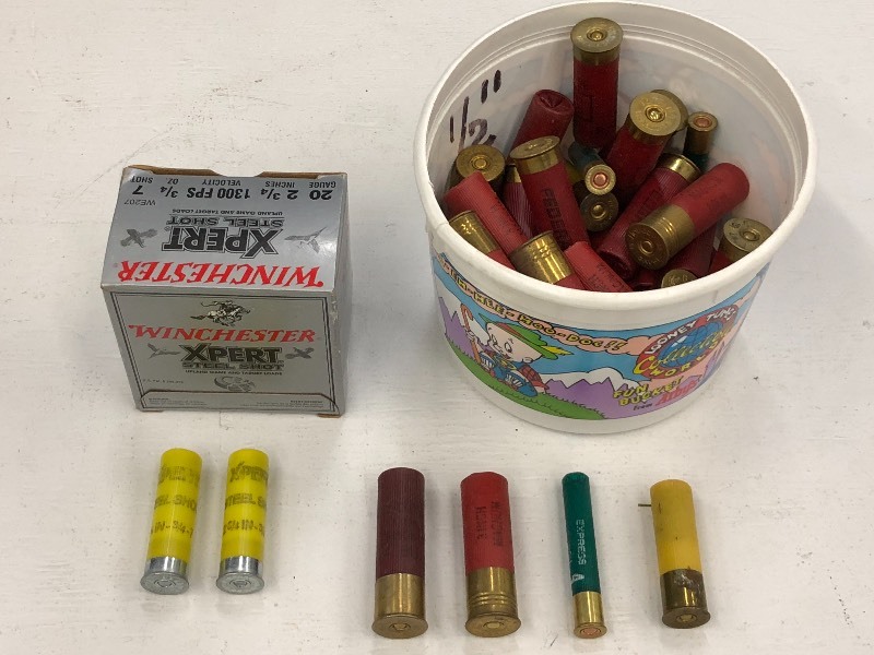 lot 21 image: Bucket Of Assorted 12gauge Shotshel...