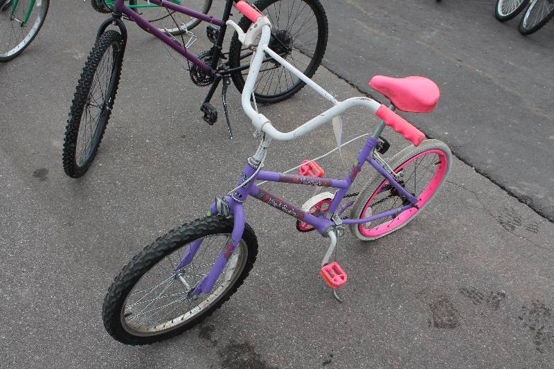 lot 75 image: Murray Heartbreaker  Kids Bike with Purple 15in. Frame, 16in. Wheel