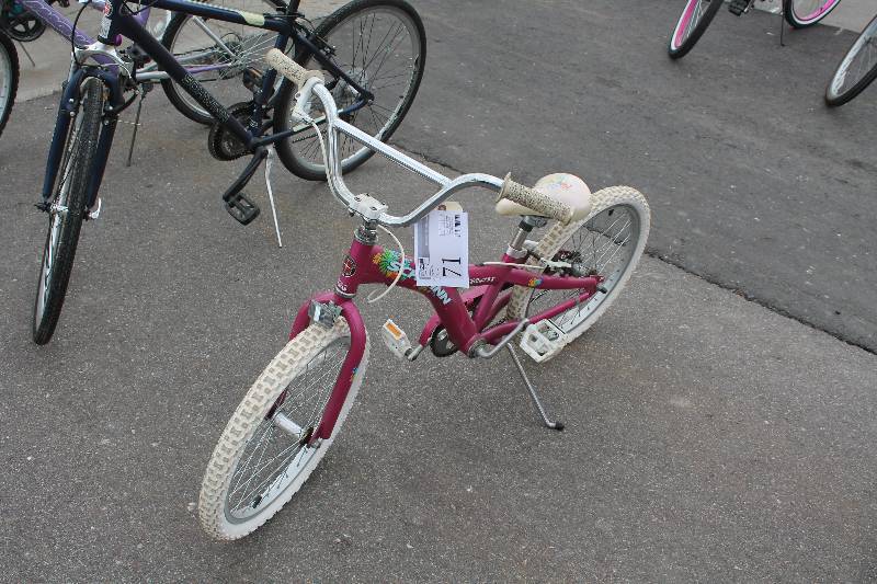 lot 71 image: Schwinn Stardust  Kids Bike with Red 10in. Frame, 16in. Wheel