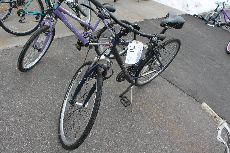 lot 70 image: Schwinn Trailway  Road Bike with Blue 16in. Frame, 24in. Wheel