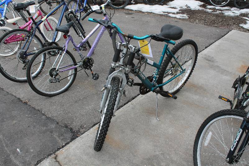 lot 68 image: Magna Great Divide  Trail Bike with Blue 18in. Frame, 23in. Wheel