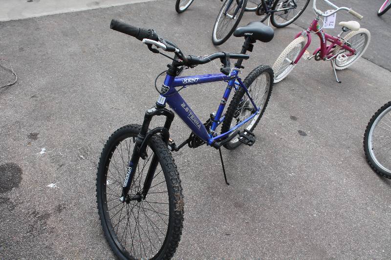 lot 82 image: Kent Terra  Trail Bike with Blue 17.5in. Frame, 20in. Wheel
